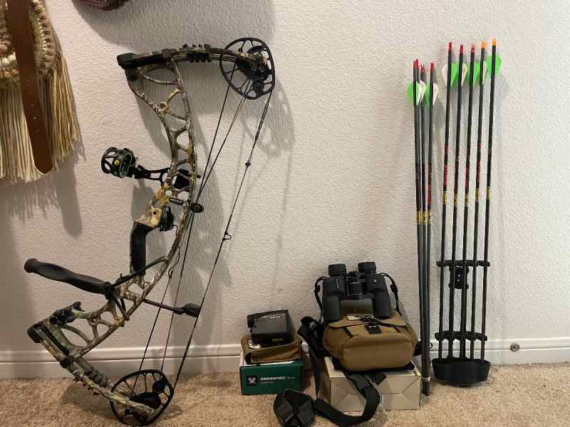 Hoyt/ bow hunting set up