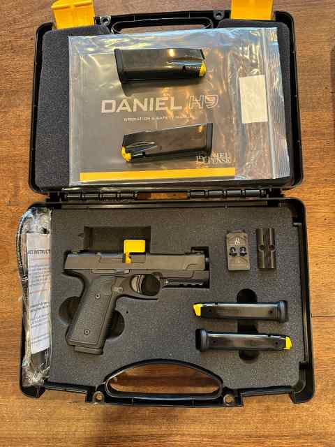 Daniel Defense H9 Gen 2 Like New 5 Mags RMR Plate
