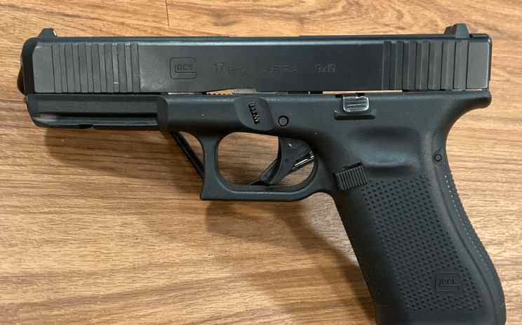 Glock 17 Gen5 9mm Neatly Used.