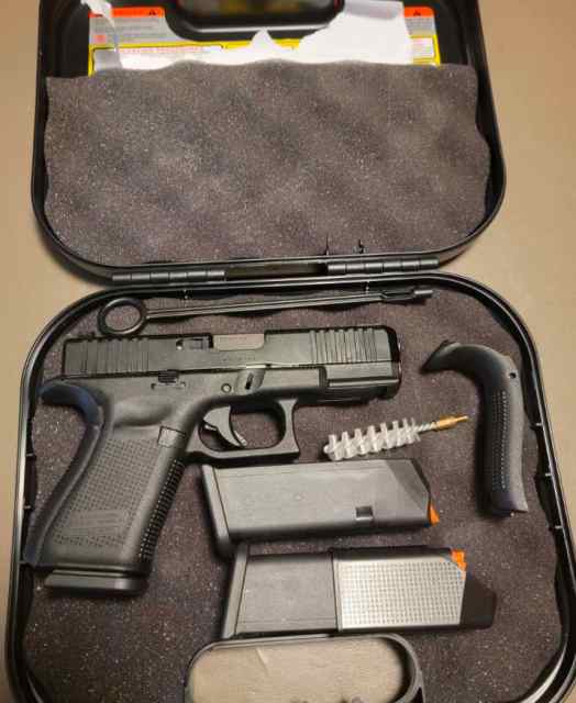 Glock 19 GEN 5 9MM 3-15 RD Mags