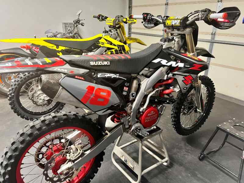 Suzuki.jpg