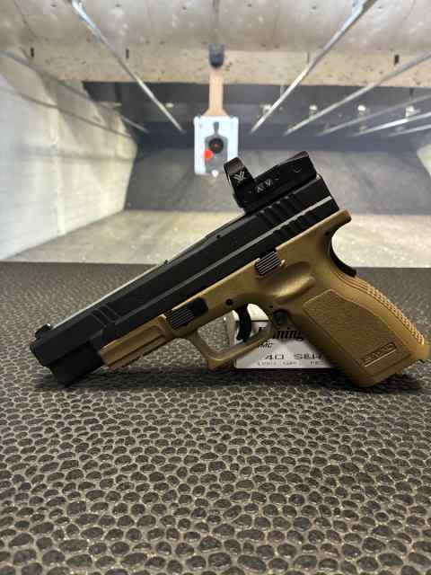 Springfield ARMORY XD40 FDE Red Dot 
