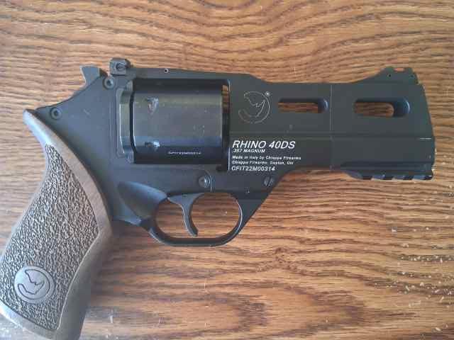 .357 chiappa rhino 40DS with holster
