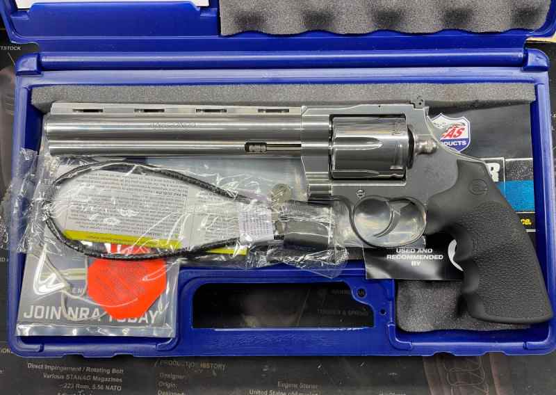 Colt Anaconda.