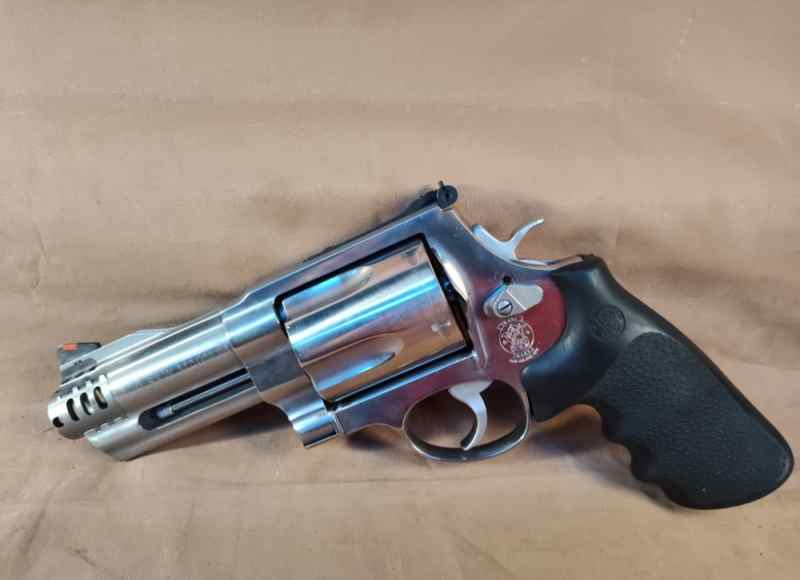 Smith &amp; Wesson 5 Shot 500 S&amp;W 4&quot;