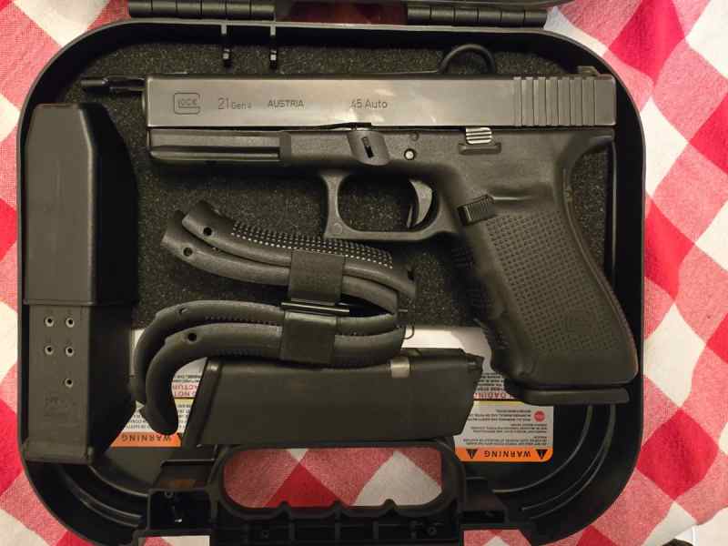 WTT Glock 21, 3 mags,  night sights